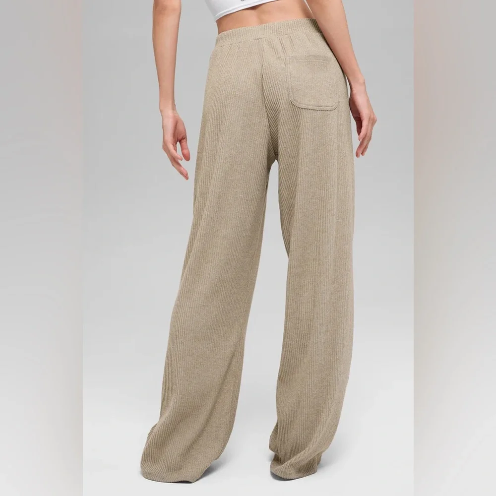 Nwt ALO‎ Yoga Muse wide leg pant